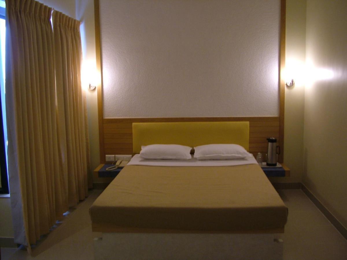 Hotel City Park, โซลาปูร์ ภายนอก รูปภาพ