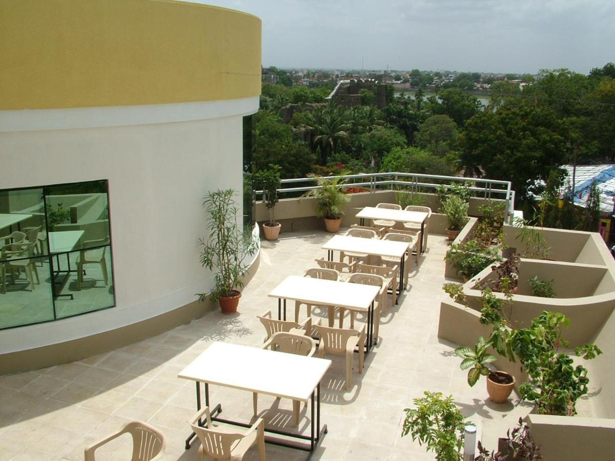 Hotel City Park, โซลาปูร์ ภายนอก รูปภาพ